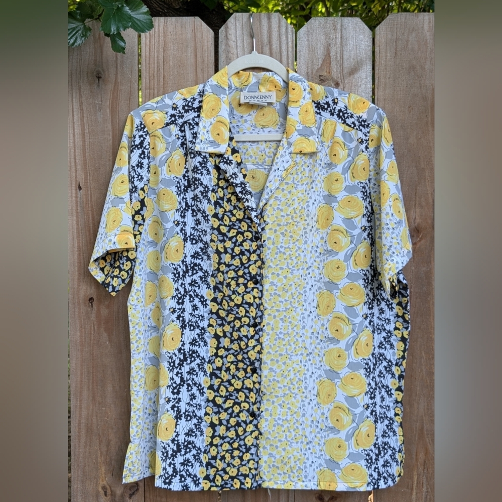 Vintage Donnkenny Woman Plus Size Yellow Black Floral Patterned Button Up Shirt